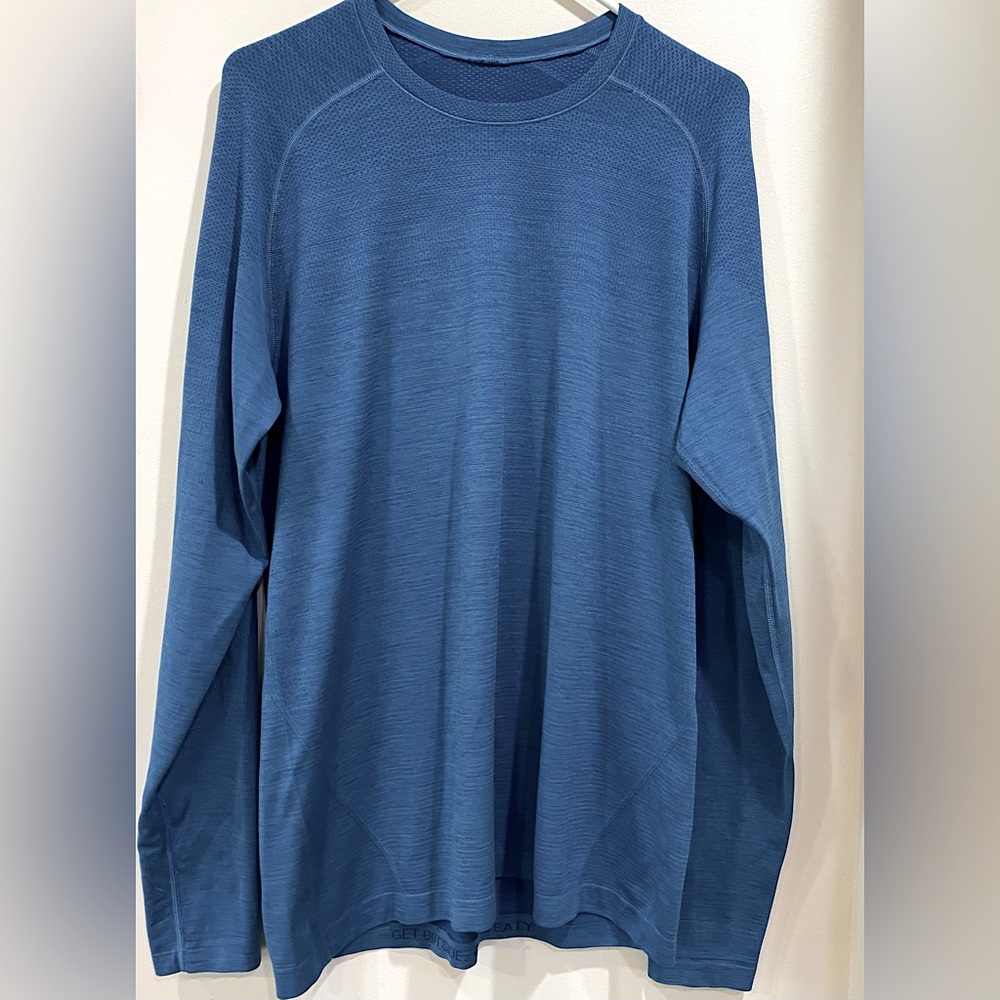Lululemon Metal Vent Tech Long-Sleeve Shirt. Size Large. Blue. EUC